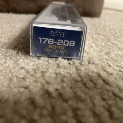 KATO N scale CSX #8323 EMD SD40 diesel engine  176-209 - Image 1 of 2