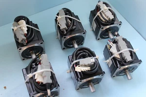 Servomotor de CA Yaskawa SGMPH-04AAA21 400W, 1 pieza, envío acelerado gratuito - Imagen 1 de 7