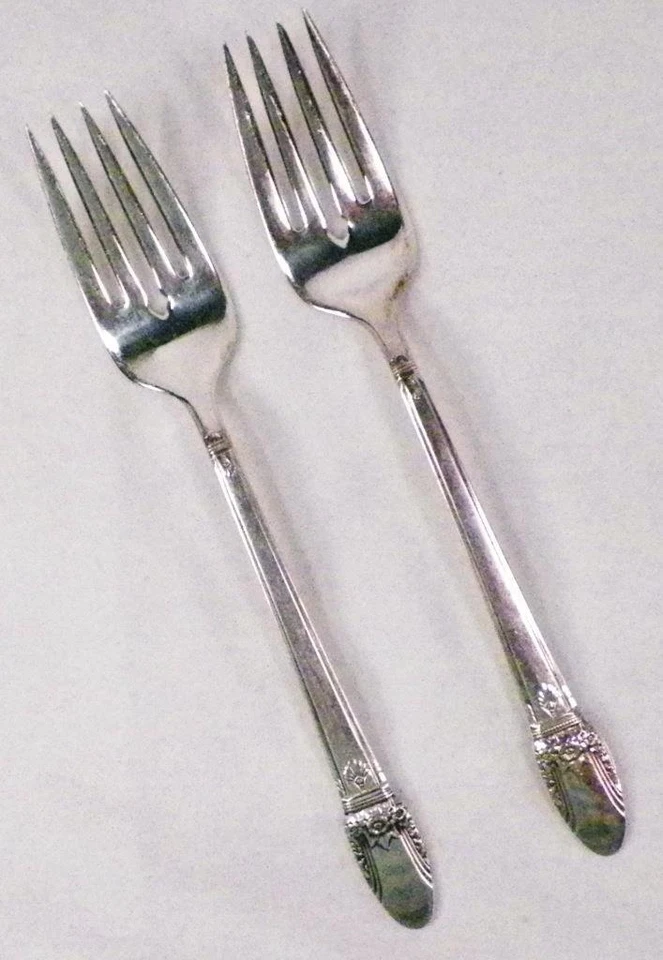 2 вилки для салата First Love посеребренные международные 1847 Rogers Bros десерт винтажные - Изображение 1 из 4