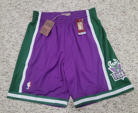 Milwaukee Bucks 00-01 NBA Mitchell & Ness Authentic Swingman Shorts Size Large Cover