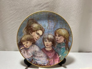 Hibel Studio The World I Love LEAH'S FAMILY #438 Collector Plate - Picture 1 of 4