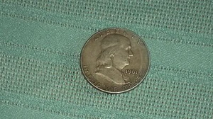 1961 FRANKLIN HALF DOLLAR 90% SILVER - Picture 1 of 4