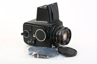 Hasselblad 500CM + 80mm/2.8 C T* + A12 Magazin top condition UE1235701 heidi-fot - Bild 1 von 4