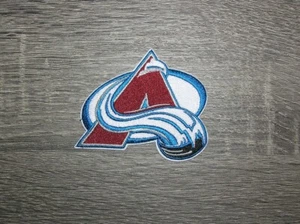 Parche bordado de hockey con logotipo del equipo Colorado Avalanche hierro 3" x 2,5" - Imagen 1 de 2