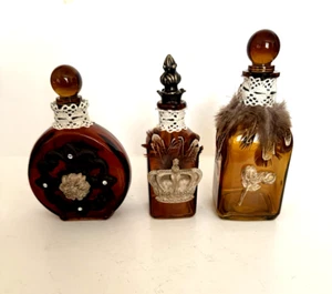 Tres Botellas Decorativas Tonos Ámbar con Tapones Estacionarios 3 Formas/Tamaños - Imagen 1 de 15