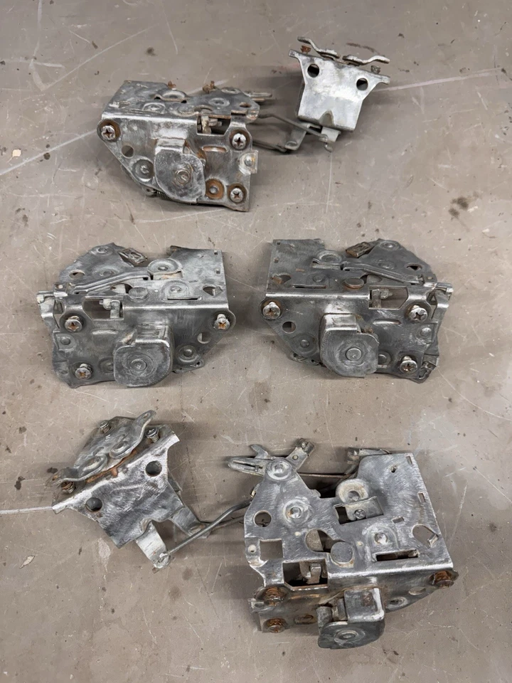 Chevy Belair 1956 1957 4 puertas techo rígido pestillos de puerta Buick Pontiac Century Foto 1 de 4