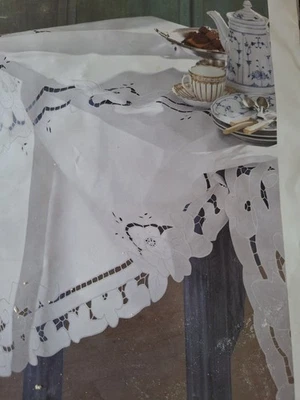Hochwertige Tischdecke Weiß Durchbrochen  170x130 Cm  Neu in OVP - Bild 1 von 4