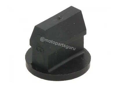 CM011101 OEM Alfombrilla Fijación Push Pin para Piaggio BV200 250 300 350 500 X9 500 Foto 1 de 4