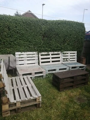 WOODEN PALLET OUTDOOR FURNITURE - 4 DOUBLE SEATS WITH 1 TABLE  - Image 1 of 4