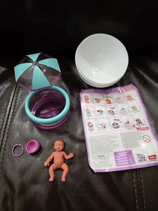 Zuru My Mini Baby Serie 2 - türkisfarbenes Kinderbett Poolhaar mittelhäutig Baby - Bild 1 von 2