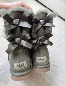 UGG Bailey Bow II Boots WOMENS Green Suede Sheepskin 1002954 SIZE 9 Forest Night - Picture 1 of 10