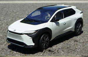 1/18 Toyota bZ4X 2022 Metal Diecast Model Car Gifts Display Ornaments Gray/White - Picture 1 of 16