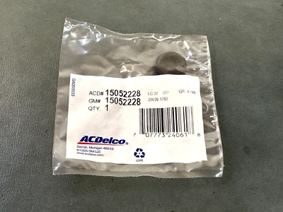 GM OEM NOS 15052228 Oil Cooler Pipe Cap 2008-2019 Cadillac CTS - Image 1 of 2