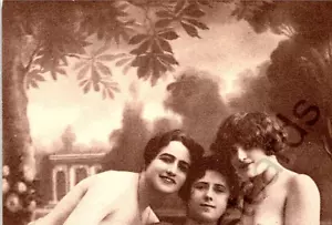 Cartolina d'epoca erotica francese tre signore bella nuda intima interesse gay - Foto 1 di 3