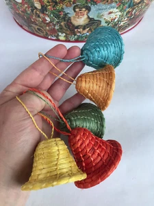 5 VINTAGE 60S 70S FESTIVE COLOURFUL STRAW GRASS BELL CHRISTMAS TREE DECORATIONS - Picture 1 of 21
