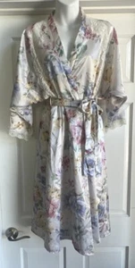 VTG Vanity Fair Short Floral Wrap Belted Robe Lace Accents Cream Pink Blue Small - Picture 1 of 13