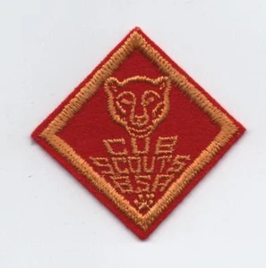 Parche de rango Bear Cub (1947-54), fieltro rojo, respaldo de gasa de tela, ¡como nuevo! - Imagen 1 de 2