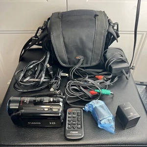 Canon VIXIA HF M31 Full HD 1080p AVCHD 32GB Flash Camcorder 15x Bundle Lot - Picture 1 of 13