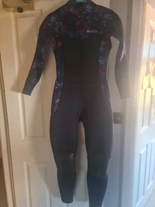 NEW WOMENS MOUNTAIN WAREHOUSE PRINTED LONG/FULL WETSUIT SIZE UK8-10 - Picture 1 of 8