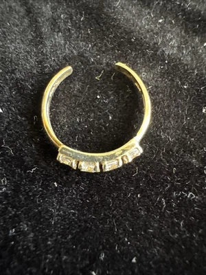Anillo dedo del pie de oro amarillo y circonitas cúbicas Foto 1 de 4