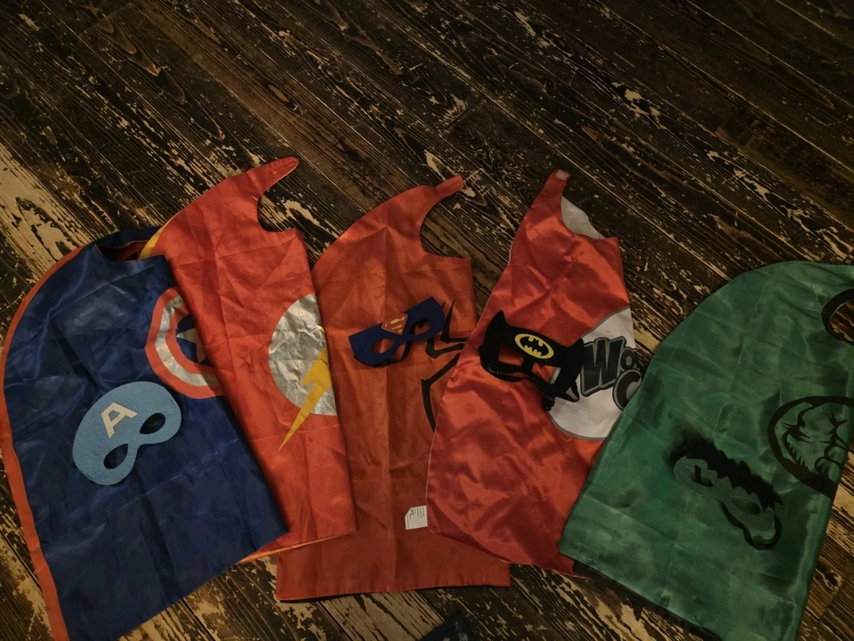 Kids Capes And Masks, Mixed Lot - Image 1 of 1