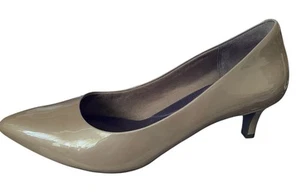 Zapatos de salón Rockport Total Motion TruTECH de tacón de gatito beige charol punta puntiaguda 9 - Imagen 1 de 7