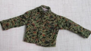 Camisa/chaqueta de camuflaje GI Joe Action Soldier HASBRO HONG KONG TAG VERDE - Imagen 1 de 3