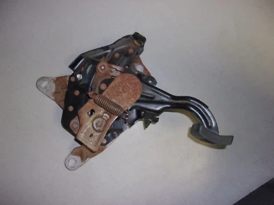 Conjunto de pedal de freno de emergencia Pontiac Grand Prix 020032 1997-2003 Foto 1 de 4