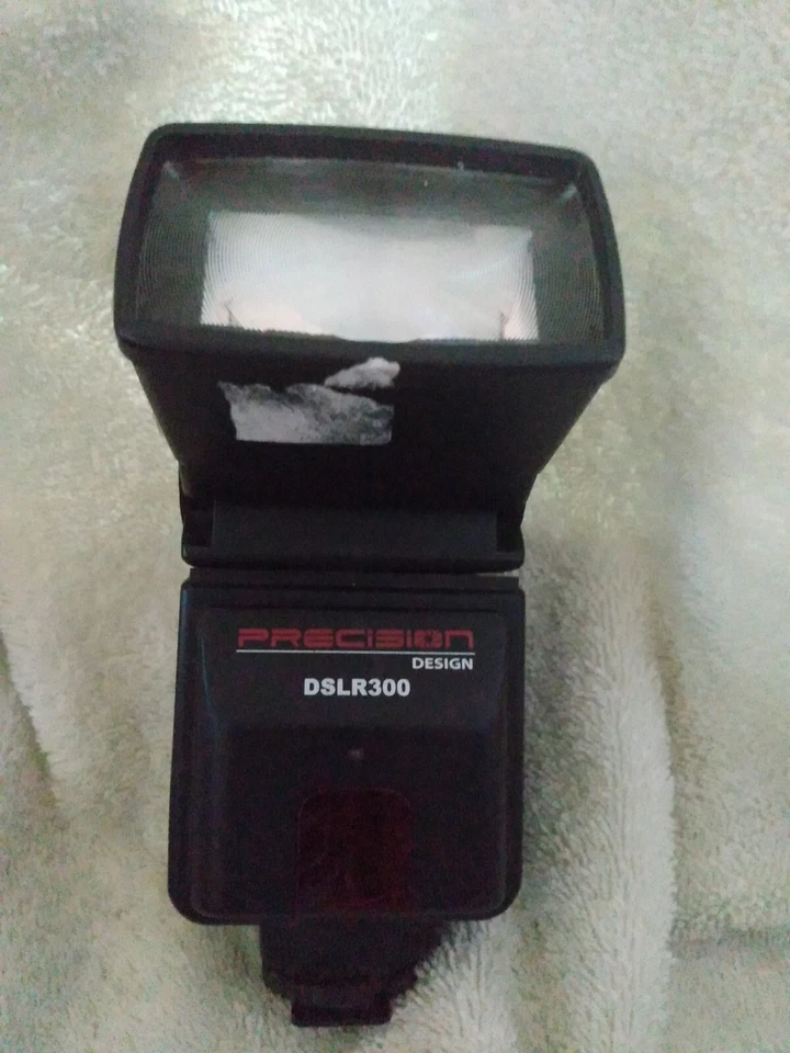 PRECISION DESIGN DSLR300 AUTO ELECTRONIC CAMERA FLASH Free shipping! - Image 1 of 1