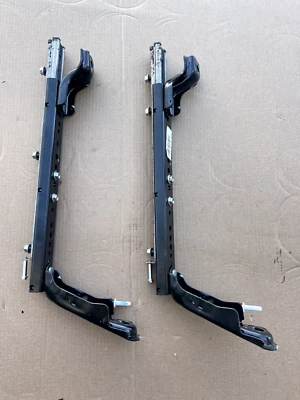 2016 TOYOTA SIENNA ПЕРЕДНЕЕ СИДЕНЬЕ С ЭЛЕКТРОПРИВОДОМ НИЖНИЕ РЕЛЬСЫ ЛЕВАЯ СТОРОНА ОТ ОРИГИНАЛЬНОГО ПРОИЗВОДИТЕЛЯ - Изображение 1 из 4