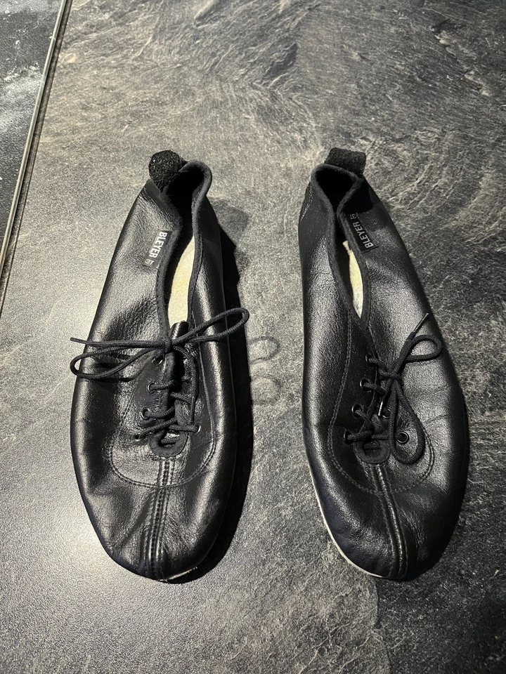 Gymnastikschuhe Bleyer, Gr. 36/37, schwarz, Leder mit Sohle aus Wildleder  - Bild 1 von 3