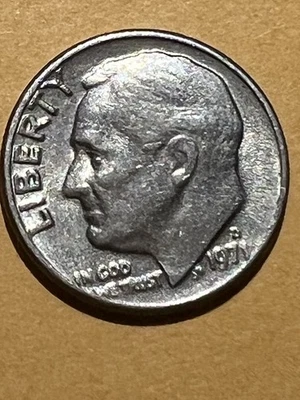 Dime - 1971 Thin Rim Bottom Off Set. - Image 1 of 3