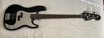Bajo especial Squier Standard P - negro - cabezal a juego Foto 1 de 4