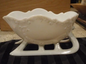 VTG WESTMORLAND MILK GLASS SLEIGH WINTER CHRISTMAS PLANTER CANDY TRINKET BOWL - Picture 1 of 13