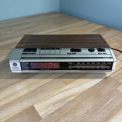 VTG General Electric GE Digital Alarm Clock Radio 7-4634A AM/FM Wood Grain Works - Image 1 of 4