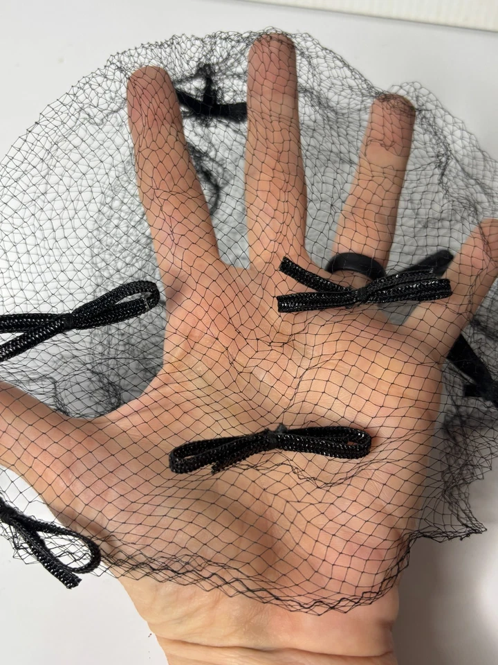 古董黑色网网网哀悼面纱遮发头饰蝴蝶结贴花 — 第 1/4 张图片