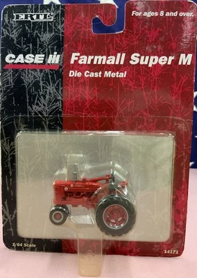 Ertl Farmall Super M Tractor Narrow Front 1:64 New in Package 14171   2002 - Image 1 of 4