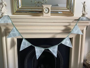 DUCK EGG BLUE FLORAL FABRIC BUNTING 8 FLAGS 12CM / 15CM 180 CM ROW - Picture 1 of 2