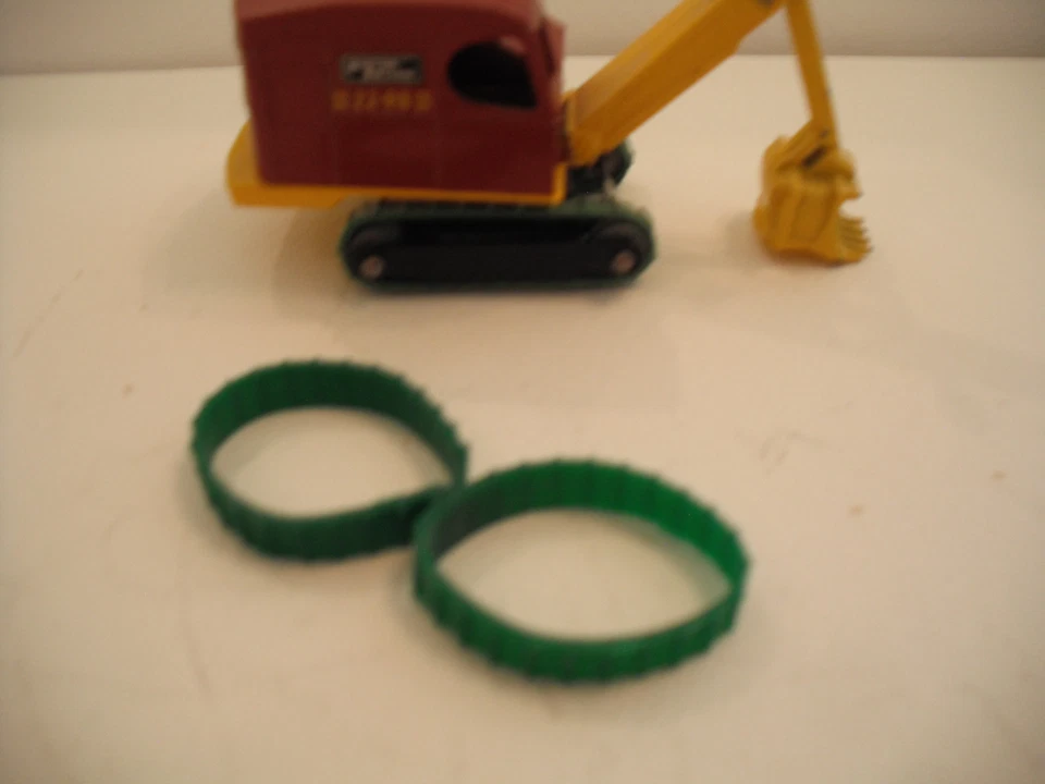 ¡NUEVAS BANDAS DE RODADURA! Matchbox MAJORPACK M4 RUSTON-BUCYRUS 1 PAR BANDAS DE RODADURA DE REPUESTO VERDES Foto 1 de 1