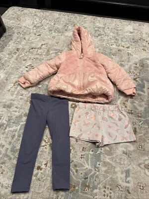 Chaqueta de Invierno Jessica Simpson Puff, Chaqueta de Bebé 24M - Usada Foto 1 de 4