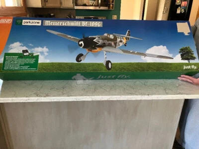 Avión Warbird Parkzone BF-109G RC - Versión BNF Con cargador y paquete de vuelo Foto 1 de 4