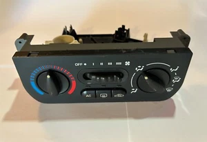 2000-2002 Saturn S Series HVAC Control Panel SL1 - SL2 - SW1 - SW2 - SC1 - SC2 - Picture 1 of 4