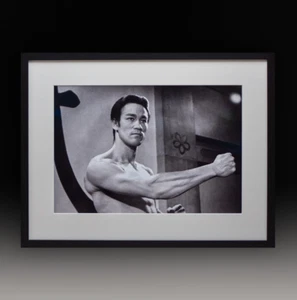 Fist of Fury Framed Promo Photo – Ex-Exhibition Display Print – Bruce Lee - Picture 1 of 1