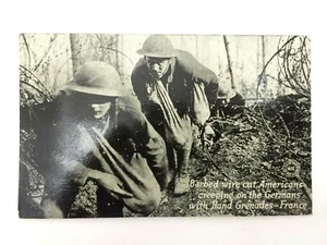 Antike seltene Postkarte 1. Weltkrieg - Amerikaner kriechen auf den Deutschen mit Handgranaten - Bild 1 von 2