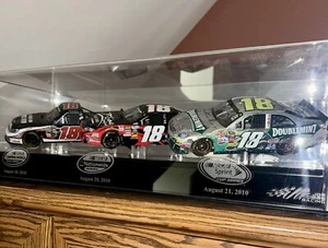 AUTOGRAPHED KYLE BUSCH 2010 BRISTOL WIN IN DISPLAY CASE. - Picture 1 of 6