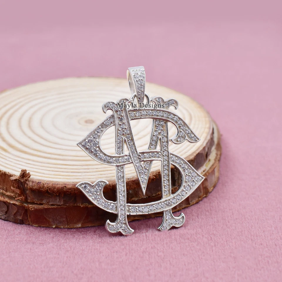 Joyería colgante con monograma con letra de diamante pequeño de plata 925 Foto 1 de 1