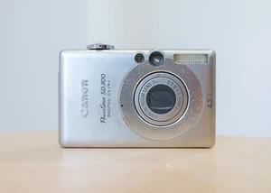 Canon PowerShot SD300 / IXUS 40 4.0MP Digital Camera -Silver - NOT WORKING -READ - Picture 1 of 10