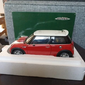 Mini Cooper 1:18 Model Car By Kyosho, classic Red and White, Very Detailed - Picture 1 of 14