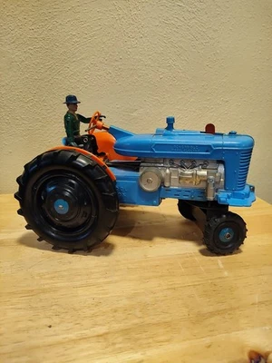 Juguete de colección Marx Tricky Tommy Tractor, fue producido en los Estados Unidos durante la década de 1950. Foto 1 de 4