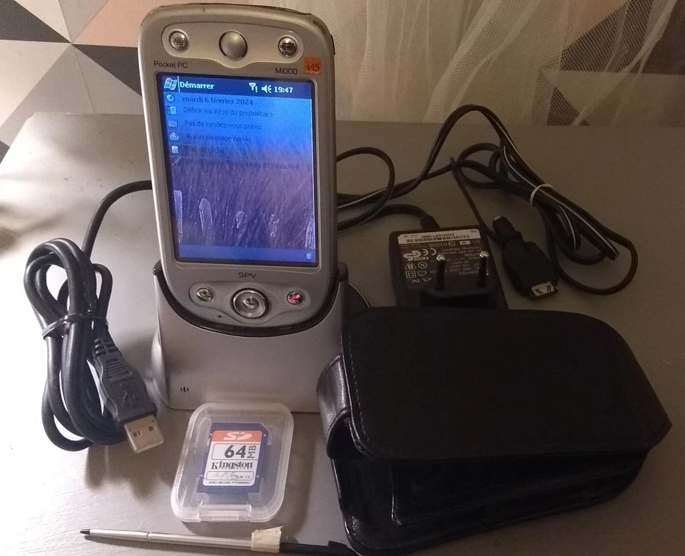 Téléphone portable/ordinateur de poche SPV M1000 avec tous les accessoires PDA - Photo 1/1